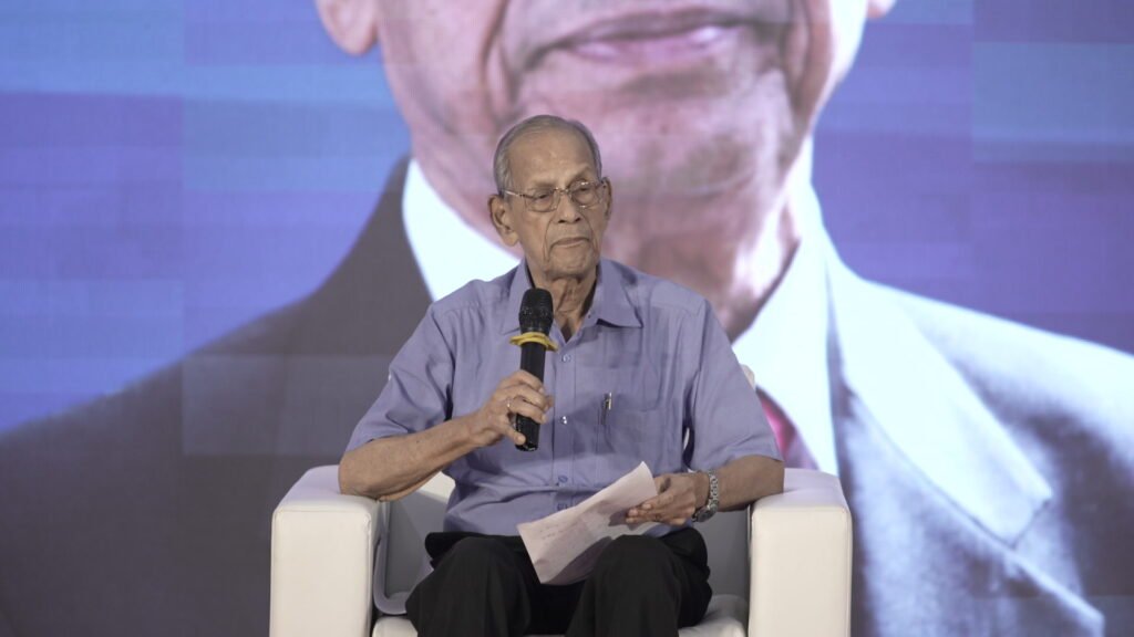 Dr. E. Sreedharan addressing the Summit